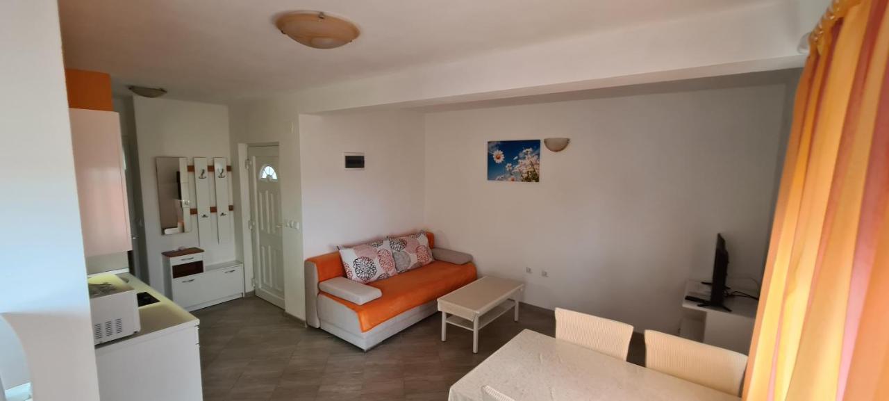 Apartmani Cesar 르티나 외부 사진