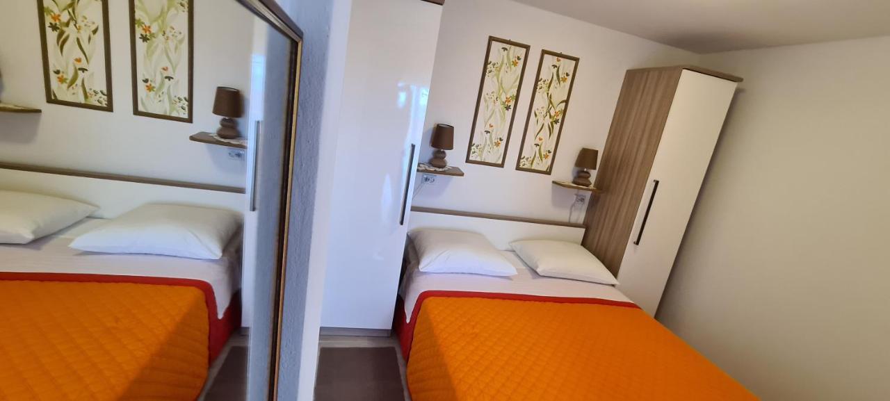 Apartmani Cesar 르티나 외부 사진