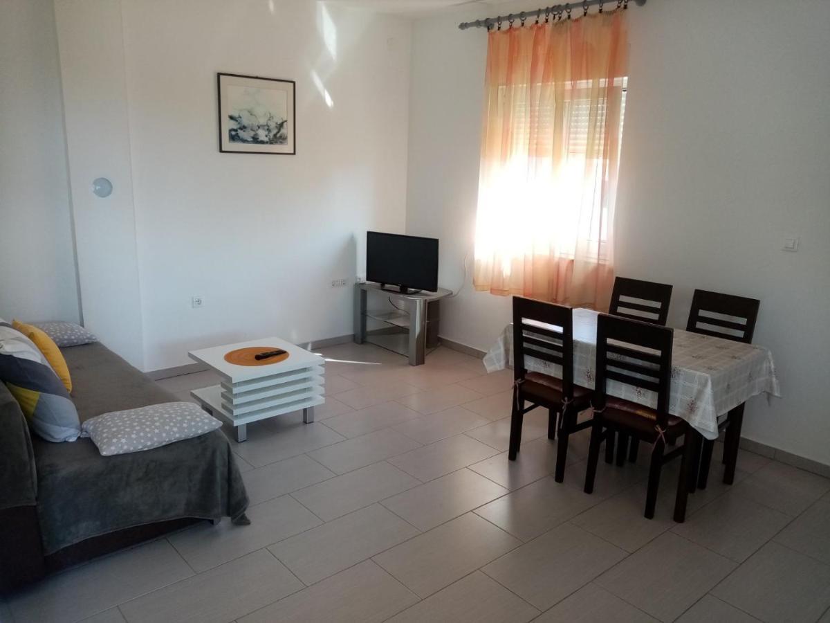 Apartmani Cesar 르티나 외부 사진